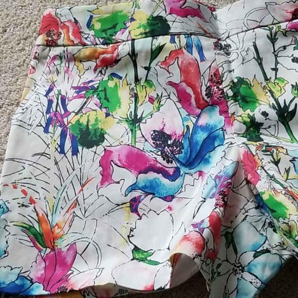 Floral shorts - Picture 2 of 3